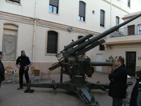 El proximo día 28, (miercoles) del presente, vamos a visitar el museo del ejercito de Valencia.

El haber 100