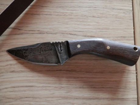 buenas tardes!

os presento mis piezas del cuchillero artesano Germán Azote!!

y otra del artesano argentino 01
