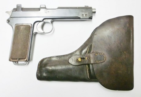 Hace unos días encontré por casualidad en una web extranjera un arma a la venta que hacía muchos años 40