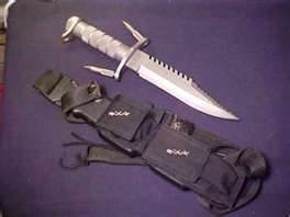 Buenas de nuevo, compañeros:

Os quiero presentar una de mis piezas preferidas, el cuchillo   Buckmaster 61