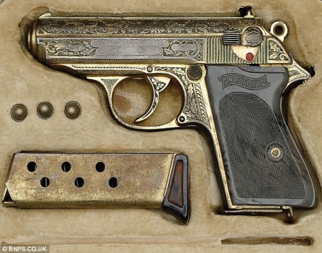 Hace unos días encontré por casualidad en una web extranjera un arma a la venta que hacía muchos años 100