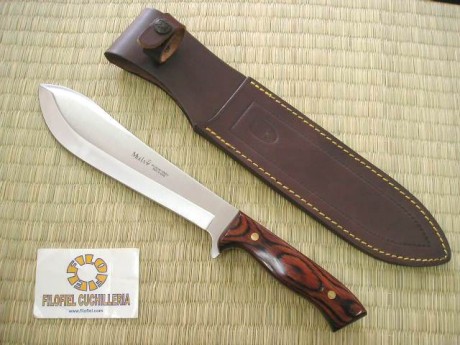 hola buenas,a ver si alguien podria identificar el cuchillo que es como el suvirval de aitor,en la hoja 60