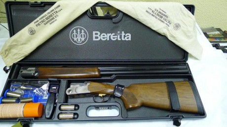 Vendo superpuesta calibre 12 Beretta 682 Gold con 5 polichoques maleta ect. practicamente nueva. Precio 02