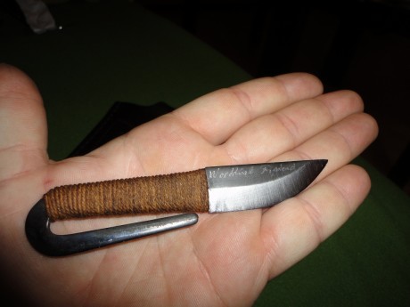 ¿Qué os parece mi última adquisición de filofiel? Se trata de un pequeño cuchillo de tipo "de cuello" 130