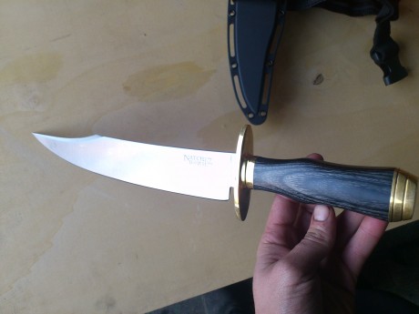 ¿Qué os parece mi última adquisición de filofiel? Se trata de un pequeño cuchillo de tipo "de cuello" 150