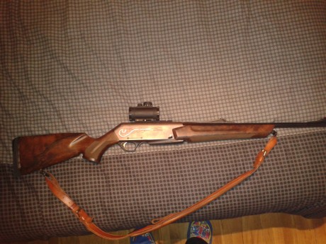 Pues eso que viendo el catálogo de rifles de Browning me da a mí que en zurdo en semi, solo hay el Bar 100