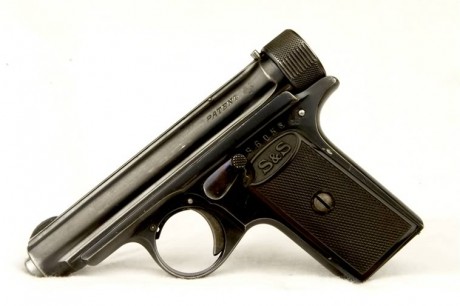 Hace unos días encontré por casualidad en una web extranjera un arma a la venta que hacía muchos años 71