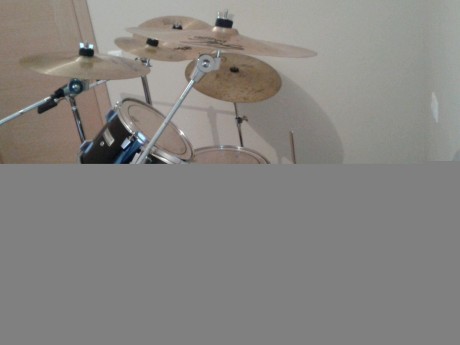 Pues lo dicho, vendo mi bateria marca TAMA por no utilizarla y es una pena que nadie la haga sonar, su 01