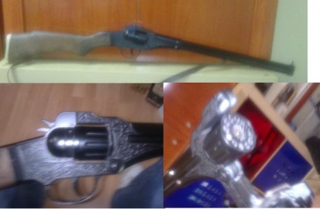 Vendo o cambio por militaria o armas los siguientes juguetes de sanchis de los años 70/80:

Porche fricción 12