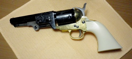 Hola, si le doy con algodón magico para metales al latón dorado de mi Pietta Sheriff se oscurecerá? como 81