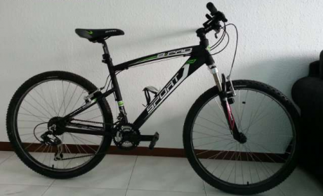 Bicicleta de montaña con sólo un uso. Es una B-PRO SPORT CBO, la cogí una vez y como no me gustó la horquilla 02