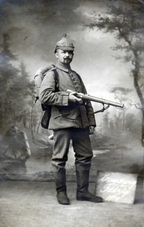 Hace unos días encontré por casualidad en una web extranjera un arma a la venta que hacía muchos años 150