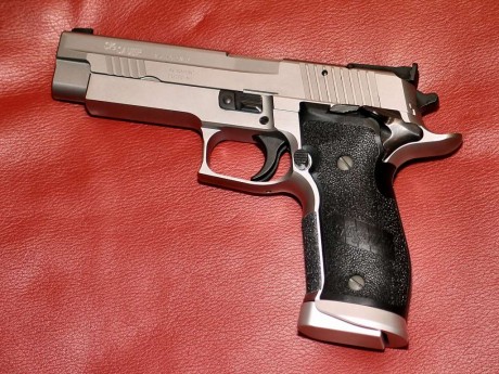 Hola,

A ver si me podéis ayudar

Estoy dudando entre dos armas una de 5 pulgadas (sig sauer p226 Xfive) 50