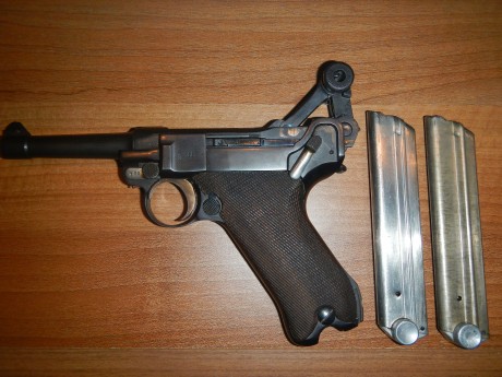 Hola a tod@s!! 
Soy nuevo en el foro, y novato en cuanto a armas históricas.

Me he topado con esta Luger 02