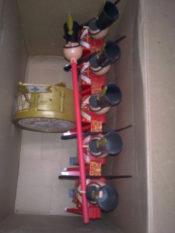 Vendo o cambio por militaria o armas los siguientes juguetes de sanchis de los años 70/80:

Porche fricción 130