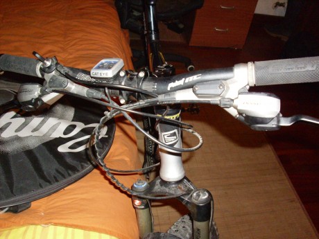 Vendo esta pepino de biciclita MTB de doble suspensión de la poderosa marca SCOTT modelo GENIUS MC-50

Posee 02