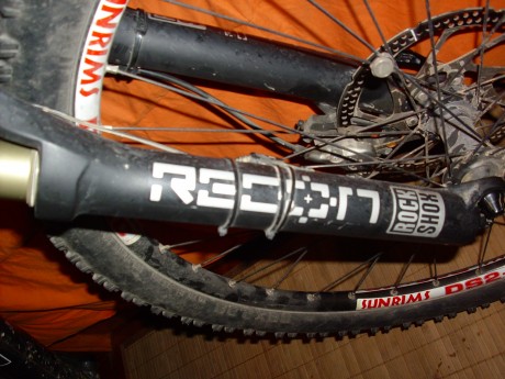 Vendo esta pepino de biciclita MTB de doble suspensión de la poderosa marca SCOTT modelo GENIUS MC-50

Posee 21