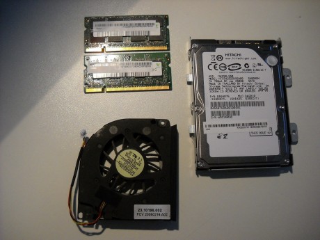 Estaban montados en un ACER 5520G que por rotura de pantalla(no por golpe) he tenido que descartar.

 01