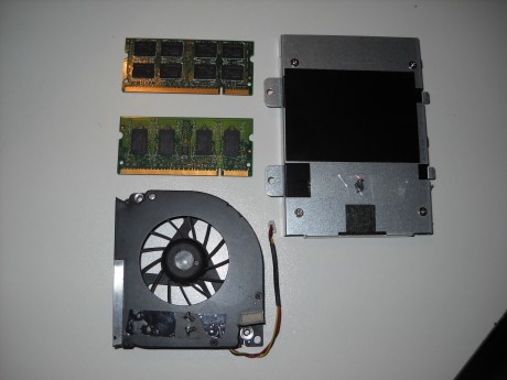 Estaban montados en un ACER 5520G que por rotura de pantalla(no por golpe) he tenido que descartar.

 00