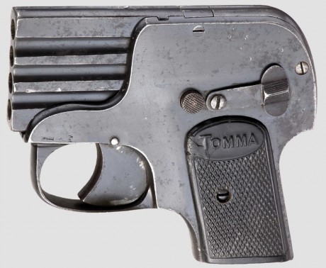 Hace unos días encontré por casualidad en una web extranjera un arma a la venta que hacía muchos años 100