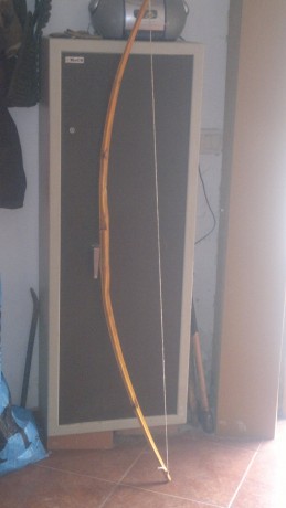 Lo mismo ya lo conocéis, pero yo no lo había visto hasta ahora. No sólo hace el arco compuesto casero, 92
