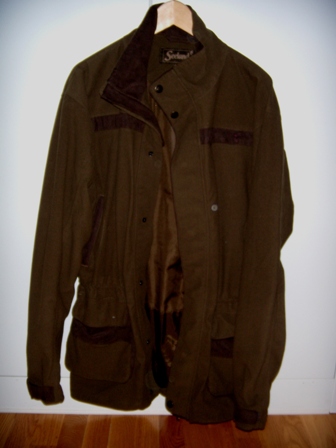 Parka con membrana totalmente impermeable y transpirable, ideal para la caza y actividades en montaña.
Múltiples 01