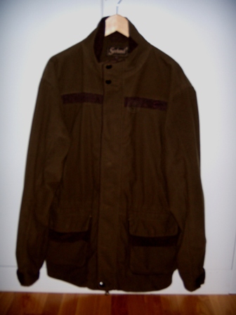 Parka con membrana totalmente impermeable y transpirable, ideal para la caza y actividades en montaña.
Múltiples 00