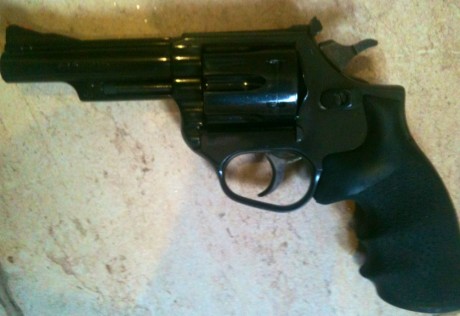 Hola buenas.
Estoy buscando unas cachas para mi revólver astra 357 Magnum. Si alguien sabe de alguna armería, 31