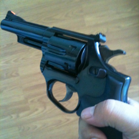 Hola buenas.
Estoy buscando unas cachas para mi revólver astra 357 Magnum. Si alguien sabe de alguna armería, 30
