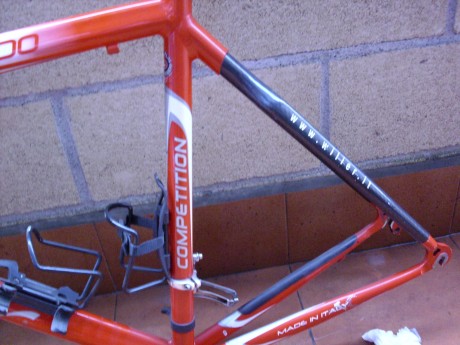 Hola a tod@s.
  VENDIDA  
Se vende bicicleta de carretera PINARELLO F4:13,matizar que es de carbono.
 101