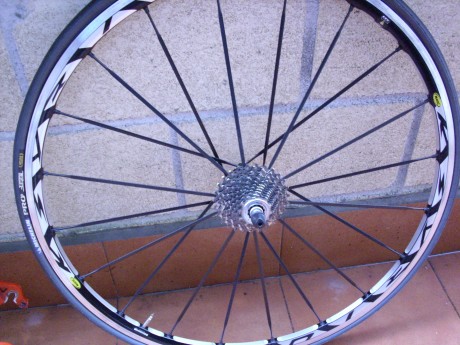 Hola a tod@s.
  VENDIDA  
Se vende bicicleta de carretera PINARELLO F4:13,matizar que es de carbono.
 112