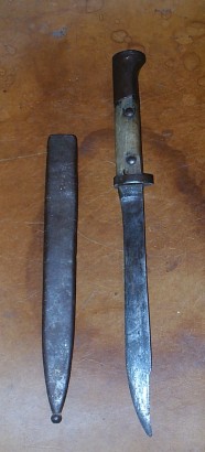 Hace poco adquirí este que parece al de paraca argentino, está marcado E P  28 en la empuñadura, parece 71