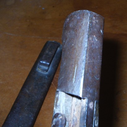 Hace poco adquirí este que parece al de paraca argentino, está marcado E P  28 en la empuñadura, parece 80