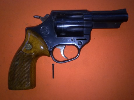 Hola buenas.
Estoy buscando unas cachas para mi revólver astra 357 Magnum. Si alguien sabe de alguna armería, 70