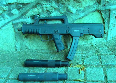 siguen con su desarrollo. El nuevo responde al nombre de QBZ-95G.

Parece que han mejorado al precisión, 141