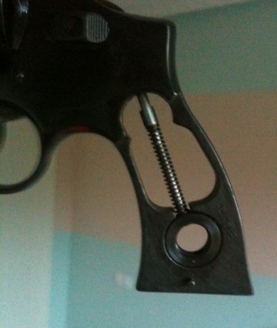 Hola buenas.
Estoy buscando unas cachas para mi revólver astra 357 Magnum. Si alguien sabe de alguna armería, 111