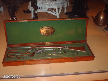Estimados usuarios,

Rescatadas del olvido, os ofrezco algunas fotos que parte del equipo de armas.es 11