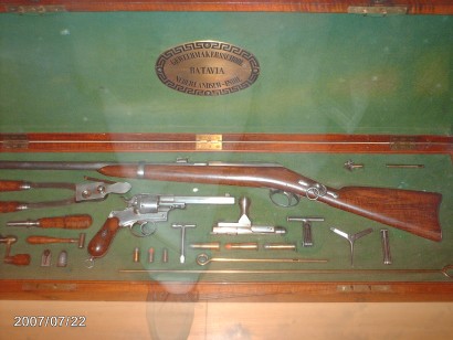 Estimados usuarios,

Rescatadas del olvido, os ofrezco algunas fotos que parte del equipo de armas.es 10