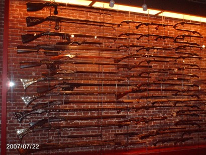 Estimados usuarios,

Rescatadas del olvido, os ofrezco algunas fotos que parte del equipo de armas.es 21