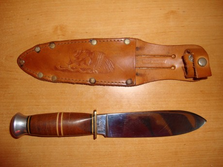 hola a todos,me regalaron este cuchillo hace unos meses y no consigo encontrar informacion por internet 01