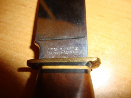 hola a todos,me regalaron este cuchillo hace unos meses y no consigo encontrar informacion por internet 11