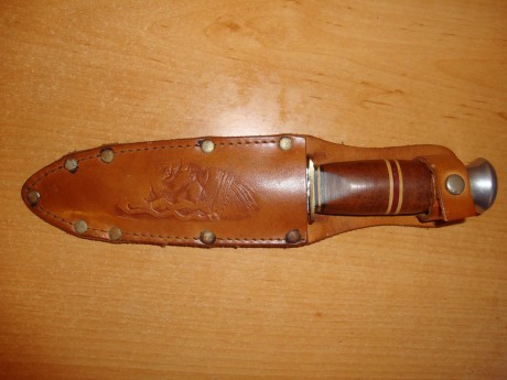 hola a todos,me regalaron este cuchillo hace unos meses y no consigo encontrar informacion por internet 10