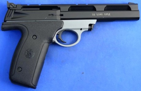 Hola a todos:
  Mientras me llega la F estoy barajando posibles pistolas de iniciación en calibre 22 y 30