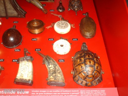 Estimados usuarios,

Rescatadas del olvido, os ofrezco algunas fotos que parte del equipo de armas.es 30