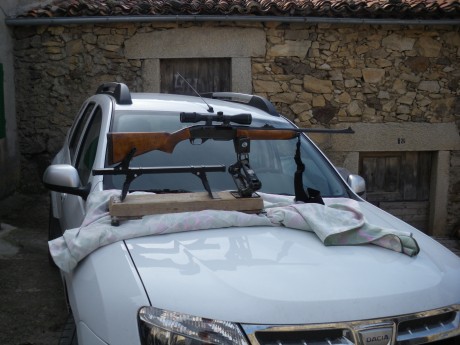 Hola compañeros estoy buscando una foto donde sale un banco de tiro casero para centrar el rifle, estaba 20