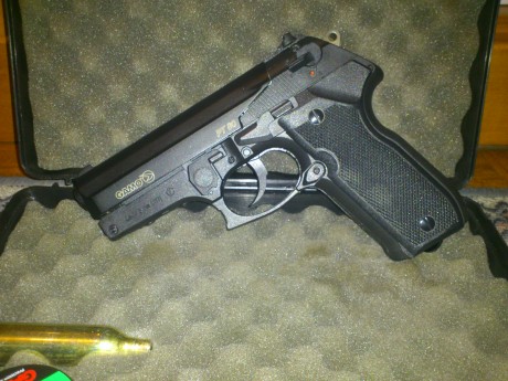 Mostremos nuestras maravillas de CO2, ya sean pistolas, rifles, sub-fusiles...
Aquí os dejo mi mp5k umarex, 22