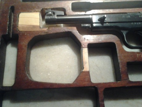 Me han regalado una caja original para la vostok que tengo, la caja está en buen estado pero las telas 32