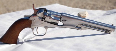 Hola compañeros, haceros una consulta sobre la inscripcion que tiene este revolver en el cañon ya que 22