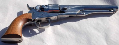Hola compañeros, haceros una consulta sobre la inscripcion que tiene este revolver en el cañon ya que 21