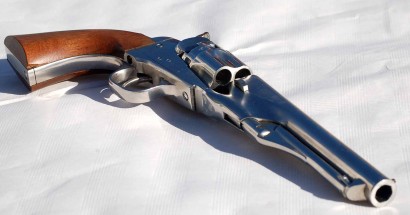 Hola compañeros, haceros una consulta sobre la inscripcion que tiene este revolver en el cañon ya que 20